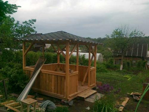 Простая беседка на дачу своими руками. Строительство беседки своими руками (100 фото): поэтапный мастер-класс по строительству, виды конструкции + дельные советы мастеров