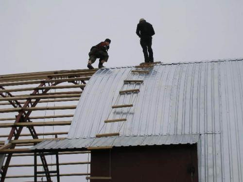 Как сделать изогнутую крышу.  Материалы для покрытия покрытия дугообразной крыши
