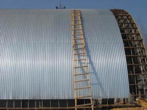 Как согнуть профнастил для арочного навеса. Согнутые поперечно изделия