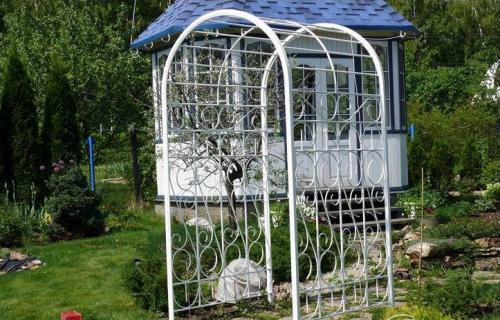 Шпалера из металла своими руками. Металлические и пластиковые шпалеры