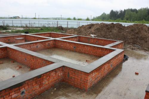 Кладка в полкирпича расход. Особенности расчёта кирпича для строительства стены