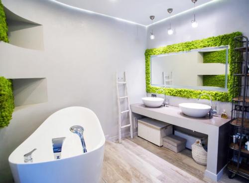 Живая стена из мха. Мох в интерьере ванной комнаты