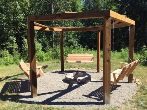 Простая беседка из дерева своими руками. Варианты постройки