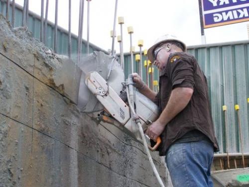 Как сломать стену перфоратором. Какими способами сломать стену