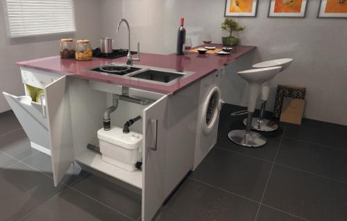 Объединение кухни и комнаты в двухкомнатной квартире. Недопустимые действия