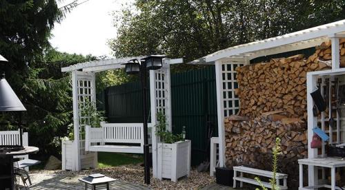 Начинаем устанавливать опоры для роз из подручных материалов. Как выбрать материал? 08