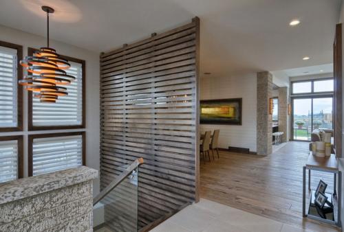 Красивые перегородки в частном доме. Перегородка своими руками – 105 фото и рекомендации, как установить межкомнатную и капитальную перегородку