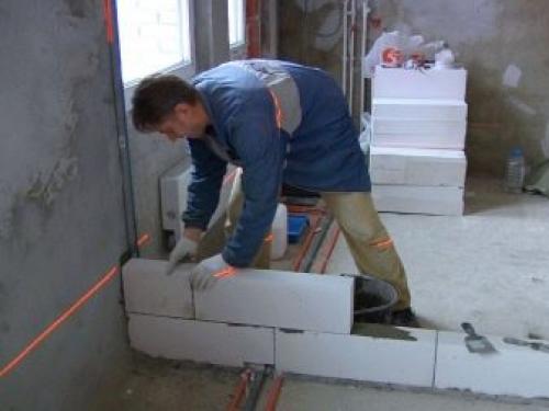 Монтаж межкомнатных перегородок в квартире. Газо- и пеноблоки 05 Монтаж межкомнатных перегородок в квартире. Газо- и пеноблоки 05
