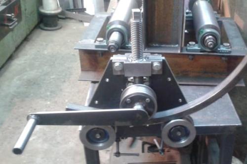 Как согнуть арматуру полукругом для теплицы. Теперь рассмотрим, как гнуть трубу уже с помощью трубогиба