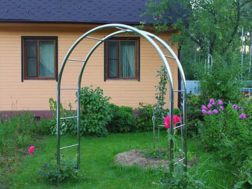 Кованые арки для вьющихся растений. Виды материалов арки для цветов и вьющихся растений