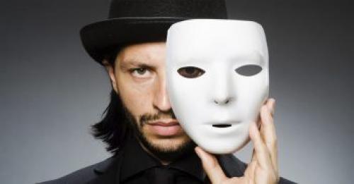 Жестокий человек признаки. Он двуличен