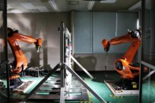 Оборудование для изготовления кузовных деталей. Nissan создал универсального робота по производству кузовных деталей для старых машин