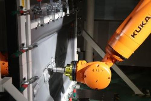 Оборудование для изготовления кузовных деталей. Nissan создал универсального робота по производству кузовных деталей для старых машин