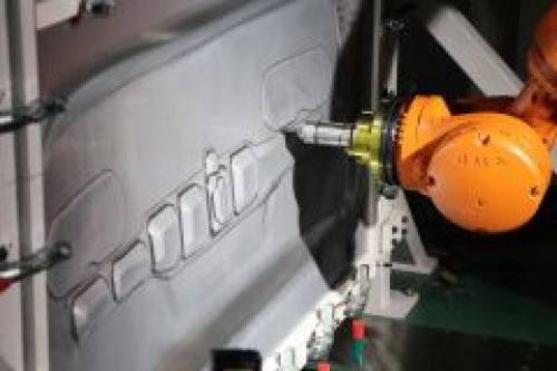 Оборудование для изготовления кузовных деталей. Nissan создал универсального робота по производству кузовных деталей для старых машин