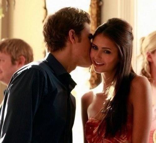 Мы влюбляемся 3 раза в жизни и каждый раз по.. В жизни мы способны влюбиться всего 3 раза — и с каждым человеком своя причина 01