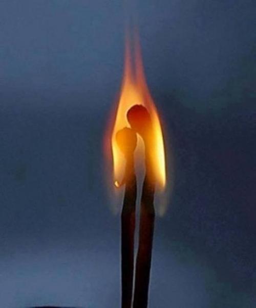 Мы влюбляемся 3 раза в жизни и каждый раз по.. В жизни мы способны влюбиться всего 3 раза — и с каждым человеком своя причина 03