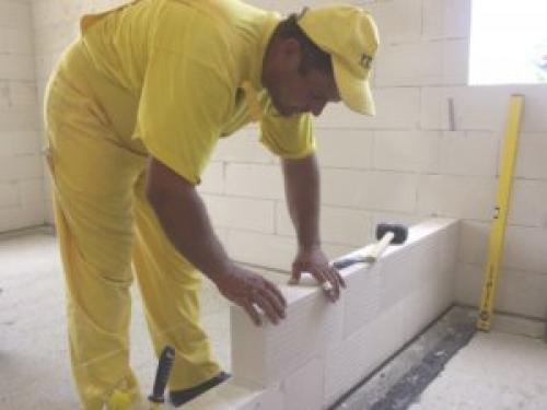 Из чего дешевле сделать перегородку. Перегородка из газобетонных блоков