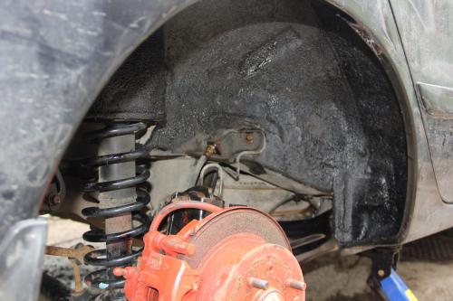 Чем обработать ржавые арки авто. Обработка подкрылков автомобиля: как избежать коррозии