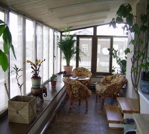 Подставка для цветов своими руками из дерева. Полки для цветов: виды и особенности 04