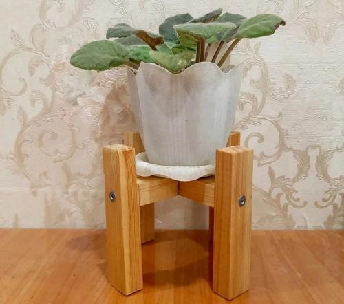 Подставка для цветов из профиля. Как сделать подставку для цветов своими руками — лучшие варианты подставок для комнатных и уличных цветов