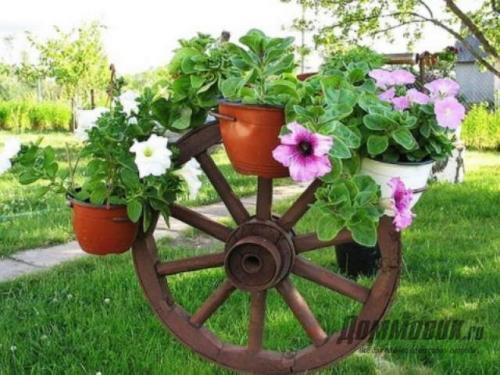 Подставки для цветов на дачном участке. Об особенностях и важности подставок для цветов
