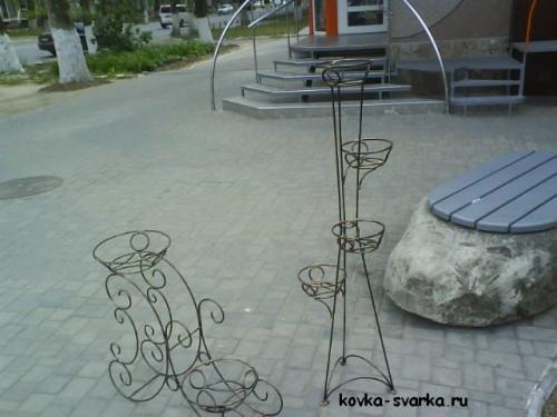 Подставки для цветов своими руками из металла. Цветочницы