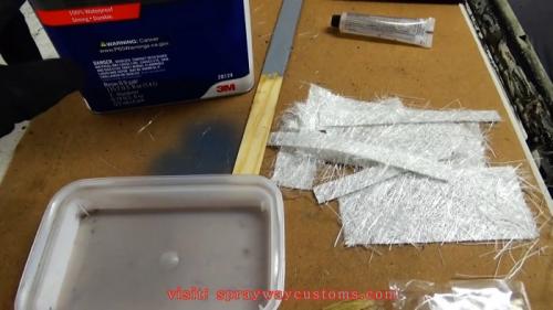 Как восстановить крыло автомобиля стекловолокном. Процесс ремонта сквозной коррозии кузова авто