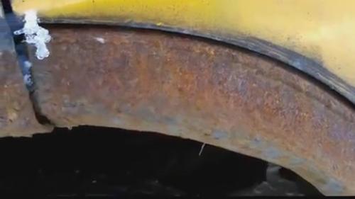 Ремонт ржавого крыла своими руками. Ремонт крыла автомобиля. Част.  Удаление коррозии своими руками