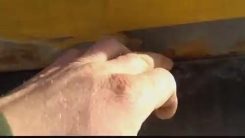 Ремонт ржавого крыла своими руками. Ремонт крыла автомобиля. Част.  Удаление коррозии своими руками